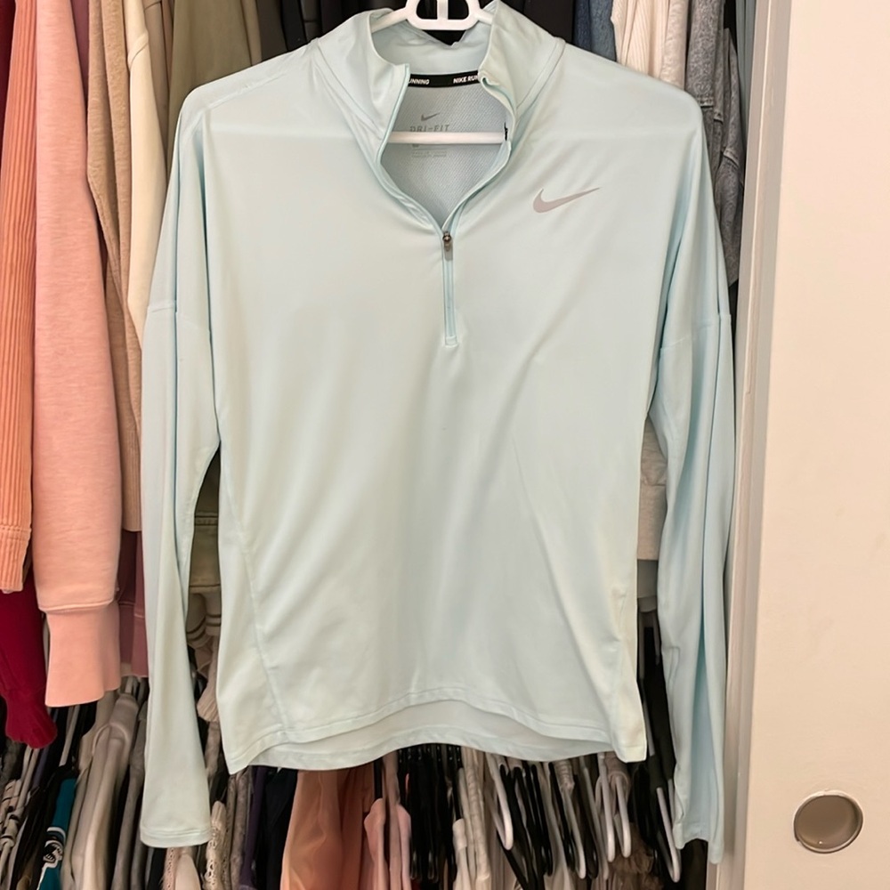 Nike quarter zip lightweight pullover